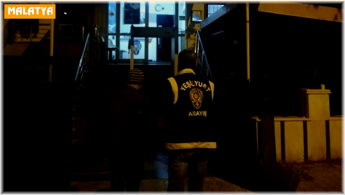 Vicdansız baba 1,5 aylık kızını parkta ölüme terk etti