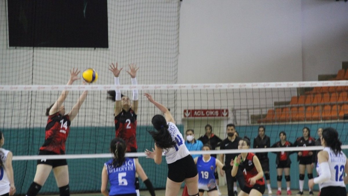 Voleybol 2. Lig: Elazığ Belediyesi Voleybol: 3 - Van Büyükşehir Belediye Gençlikspor: 2
