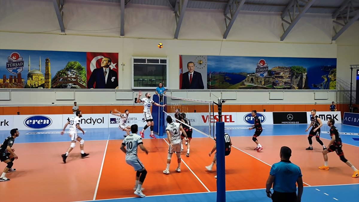 Voleybol: AXA Sigorta Efeler Ligi
