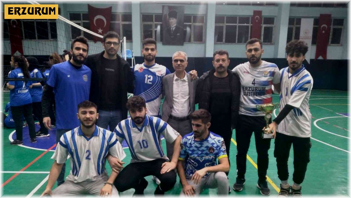 Voleybol turnuvasında renkli görüntüler ortaya çıktı