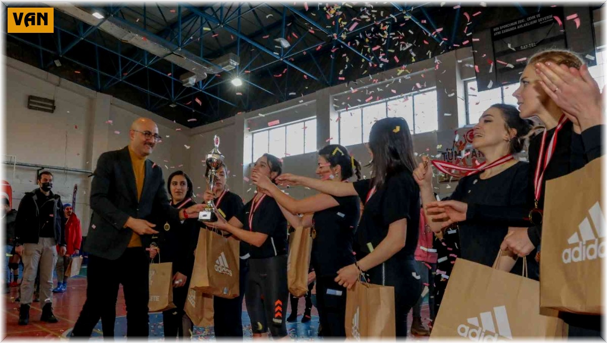 Voleybolda "Van'ın sultanları" şampiyon