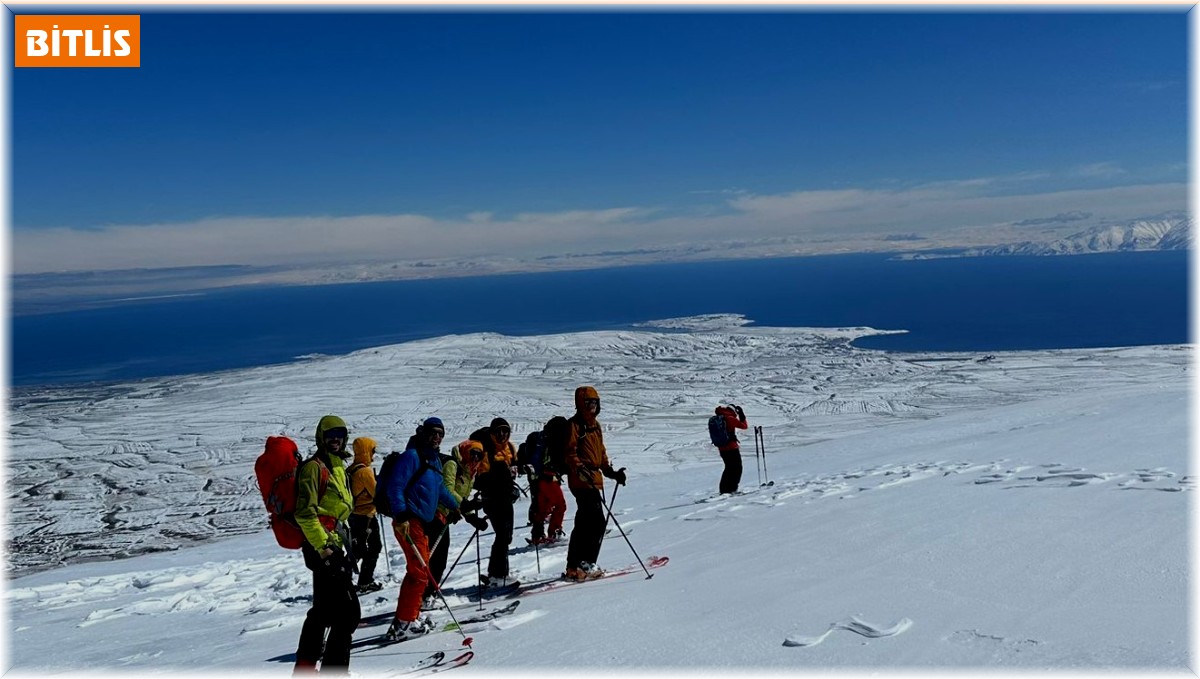 Yabancı dağcılar Nemrut Dağı'nda dağ kayağı yaptı