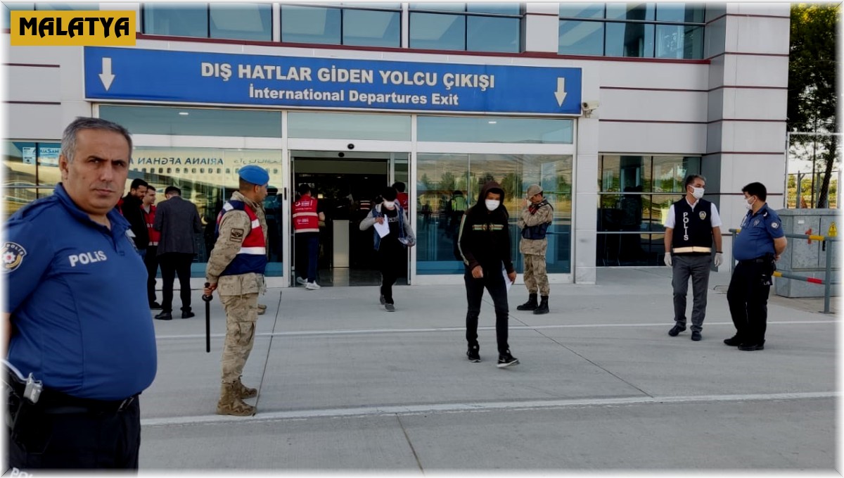 Yabancı uyruklu 107 göçmen, Malatya'dan sınır dışı edildi