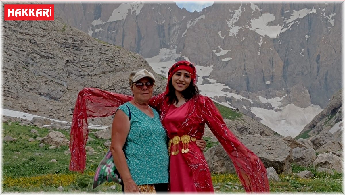 Yabancı ve yerli turistler Hakkari coğrafyasına hayran kaldı