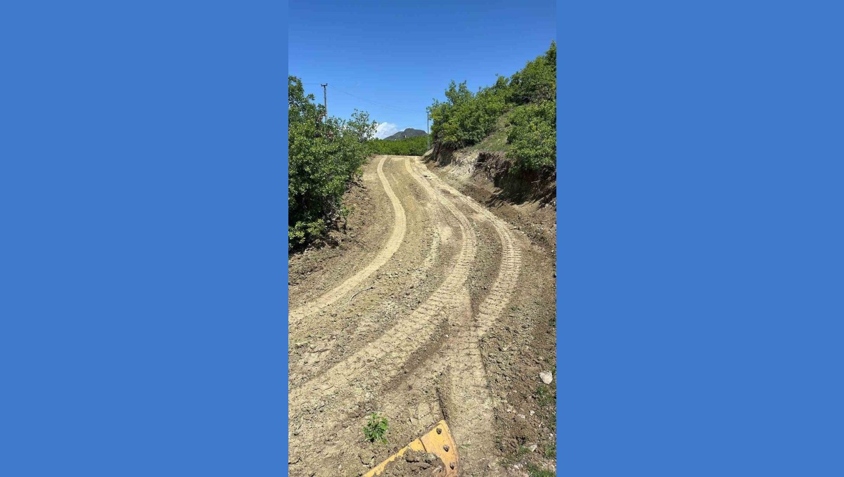 Yağışlardan dolayı zarar gören köy yollarında çalışmalar sürüyor