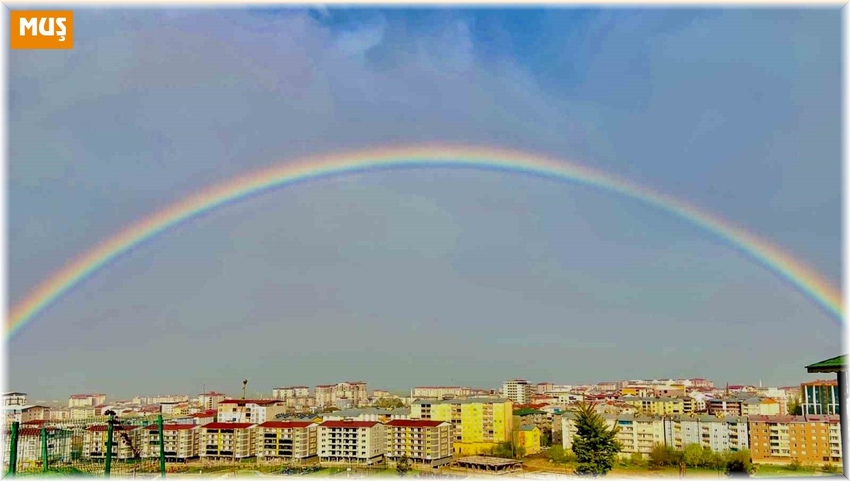 Yağmur sonrası çıkan gökkuşağı mest etti