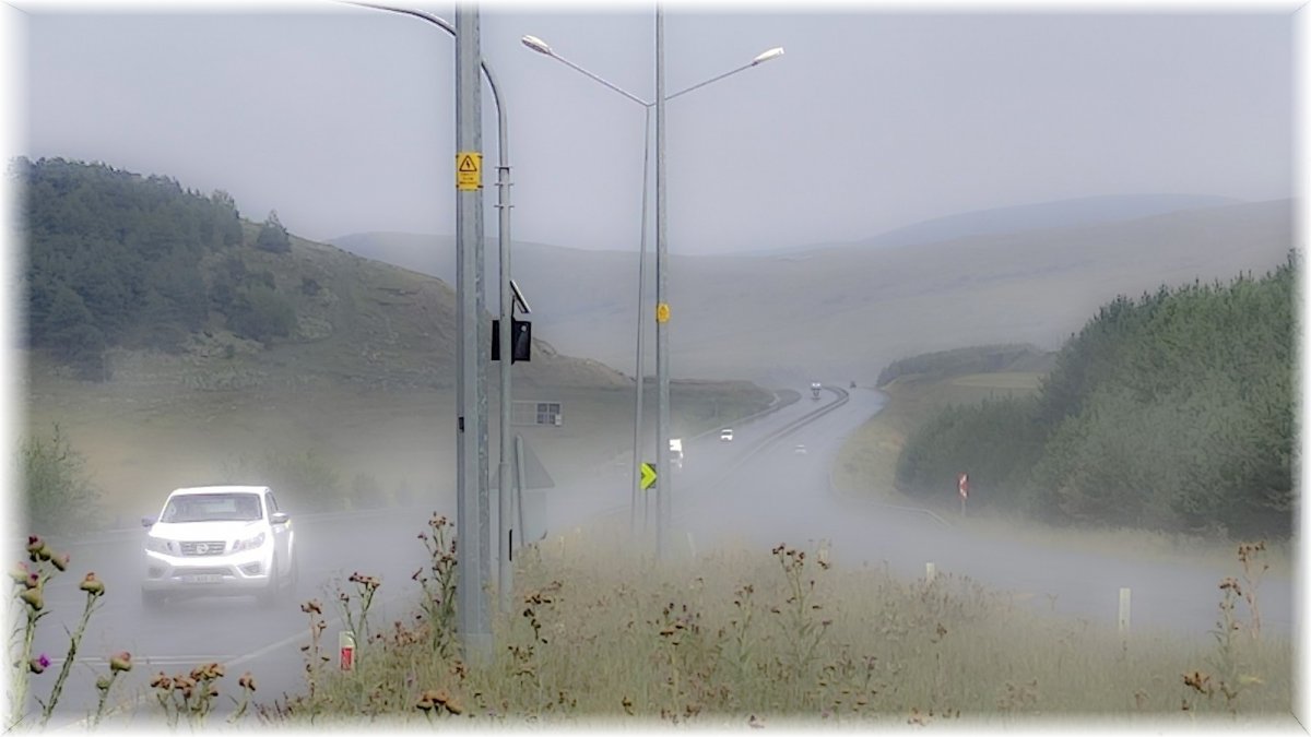 Yağmur sonrası oluşan sis ulaşımı aksattı