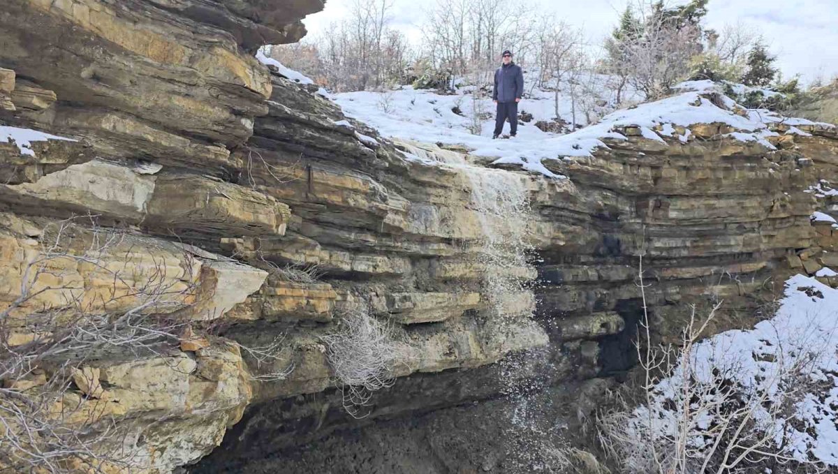 Yağmur ve kar, Harput'ta doğal şelaleler oluşturdu