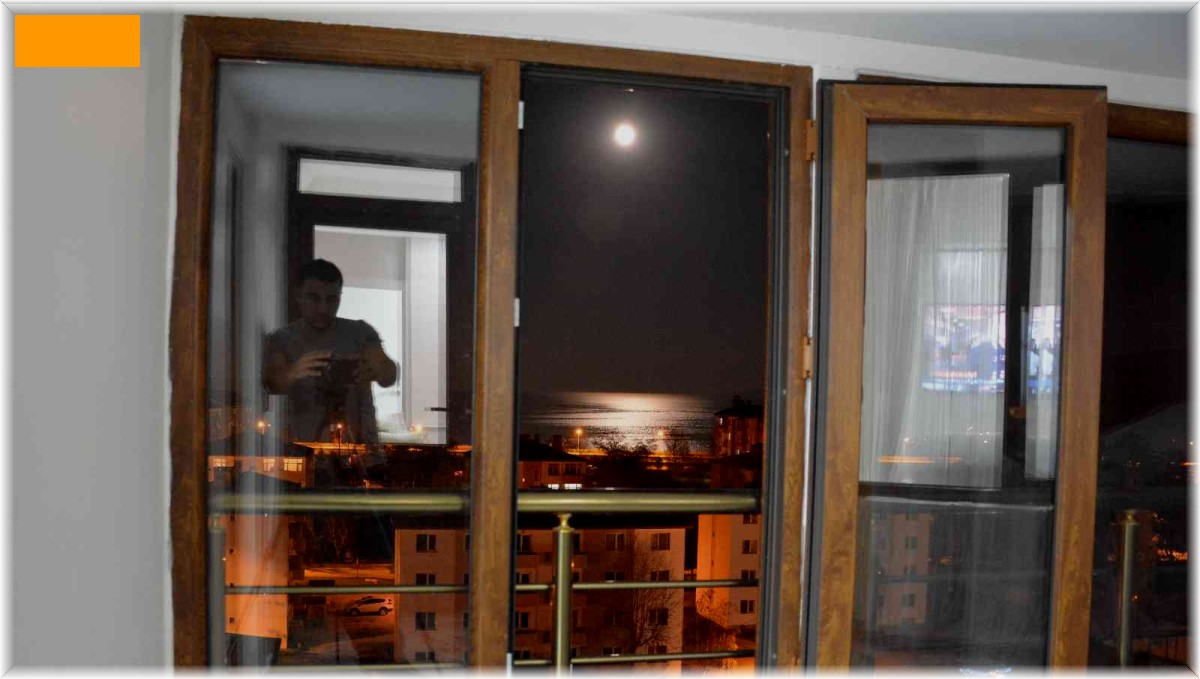 Yakamoz ışığı Van Gölü'nü aydınlattı