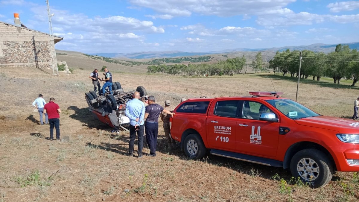 Yakıt ikmal tankı şarampole yuvarlandı: 1 ölü, 1 yaralı