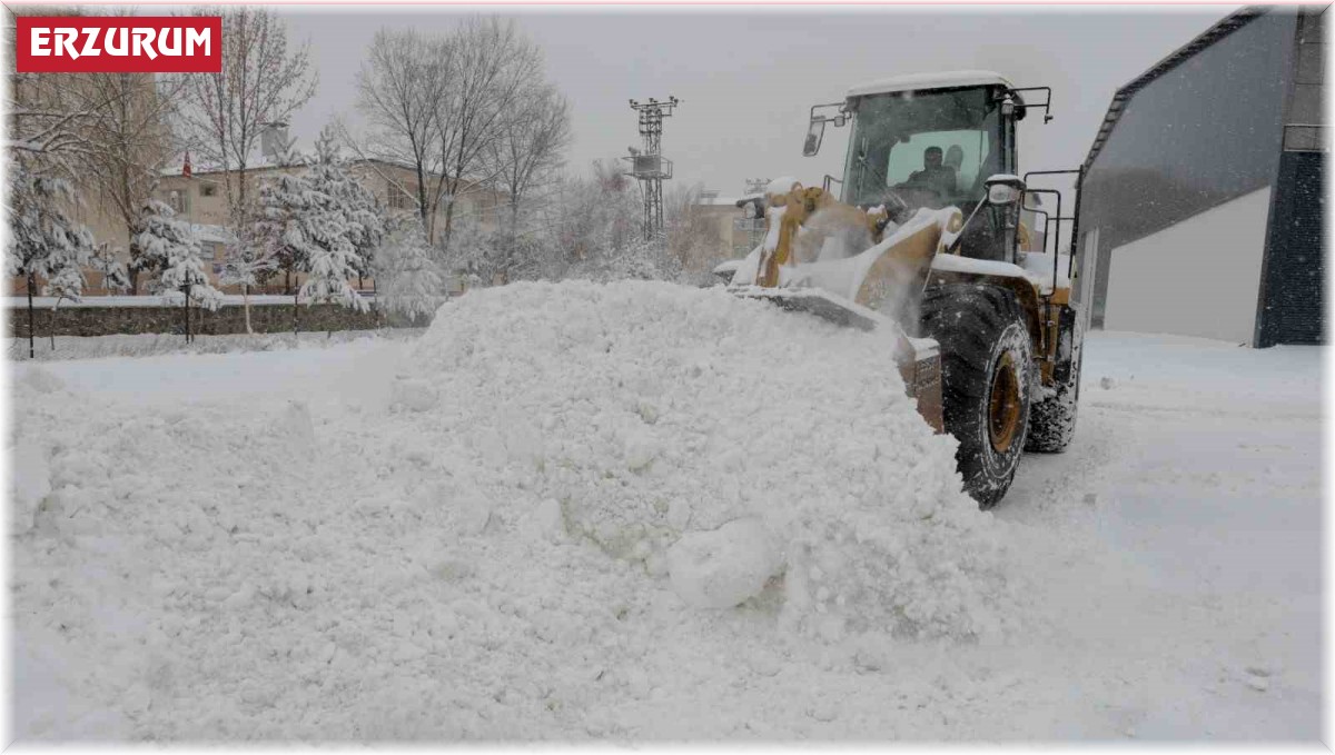 Yakutiye Belediyesi ekiplerinin karla mücadelesi devam ediyor