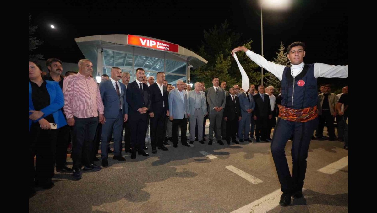 Yalçın'a Erzurum'da coşkulu karşılama