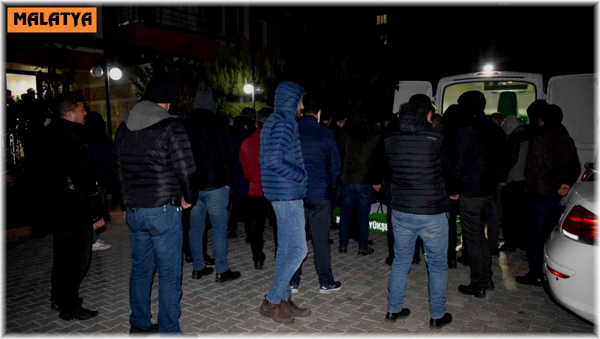 Yalnız yaşayan polis memuru evinde ölü bulundu