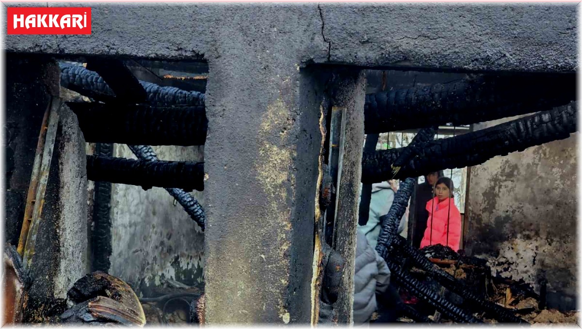 Yanan evden canlarını zor kurtardılar