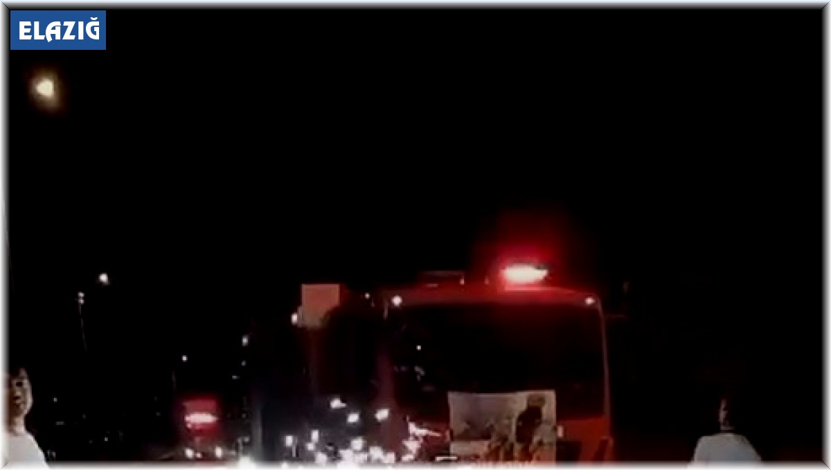 Yangın ihbarına giden itfaiyecilere 'meşaleli' sürpriz