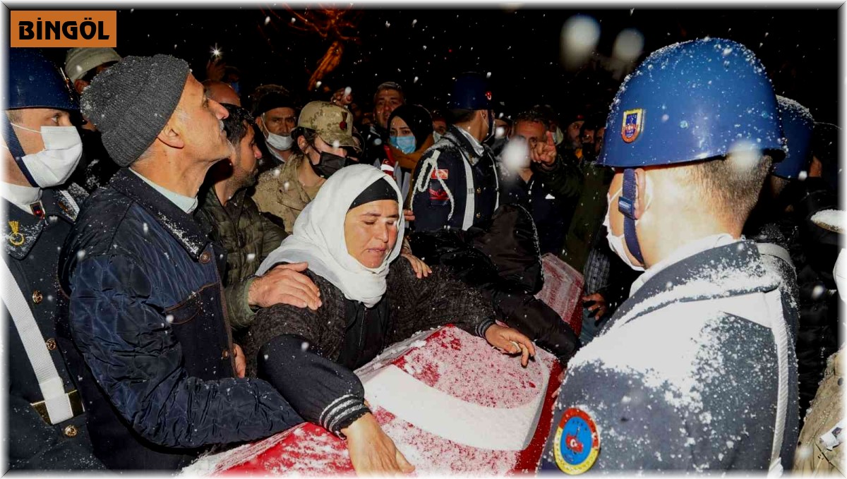 Yangında hayatını kaybeden uzman çavuş son yolculuğuna uğurlandı