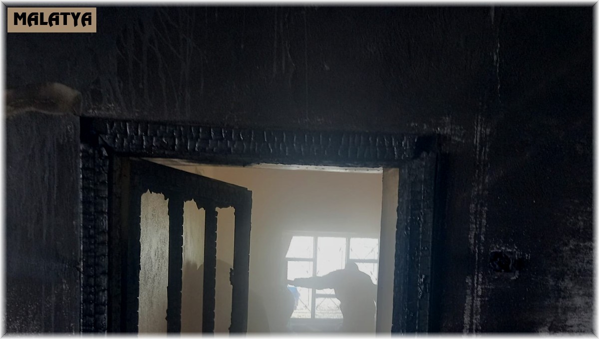 Yangında mahsur kalan çocuğu vatandaşlar kurtardı