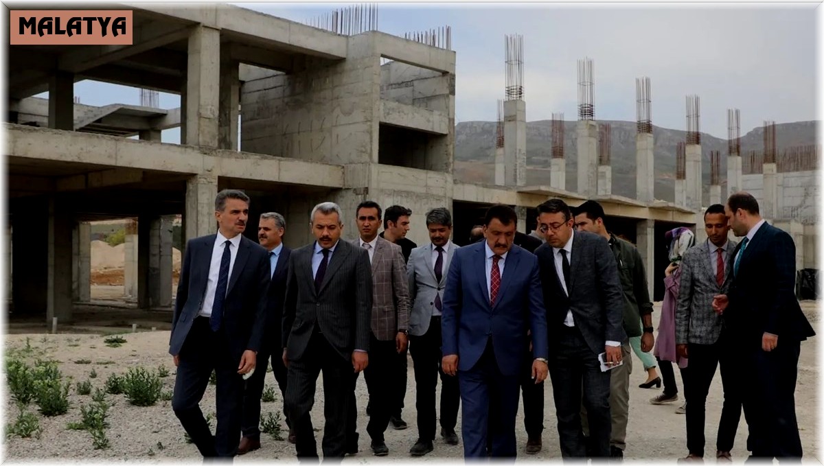 Yapımı devam eden spor tesislerini incelendi