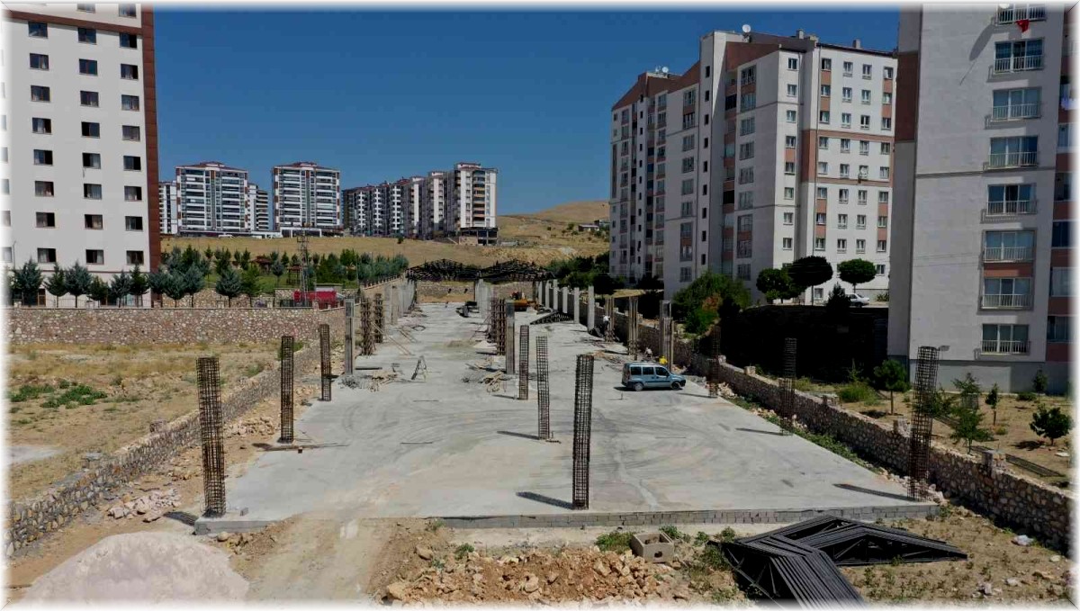 Yapımına başlanan Kent-Köy Semt Pazarı'nda çalışmalar sürüyor