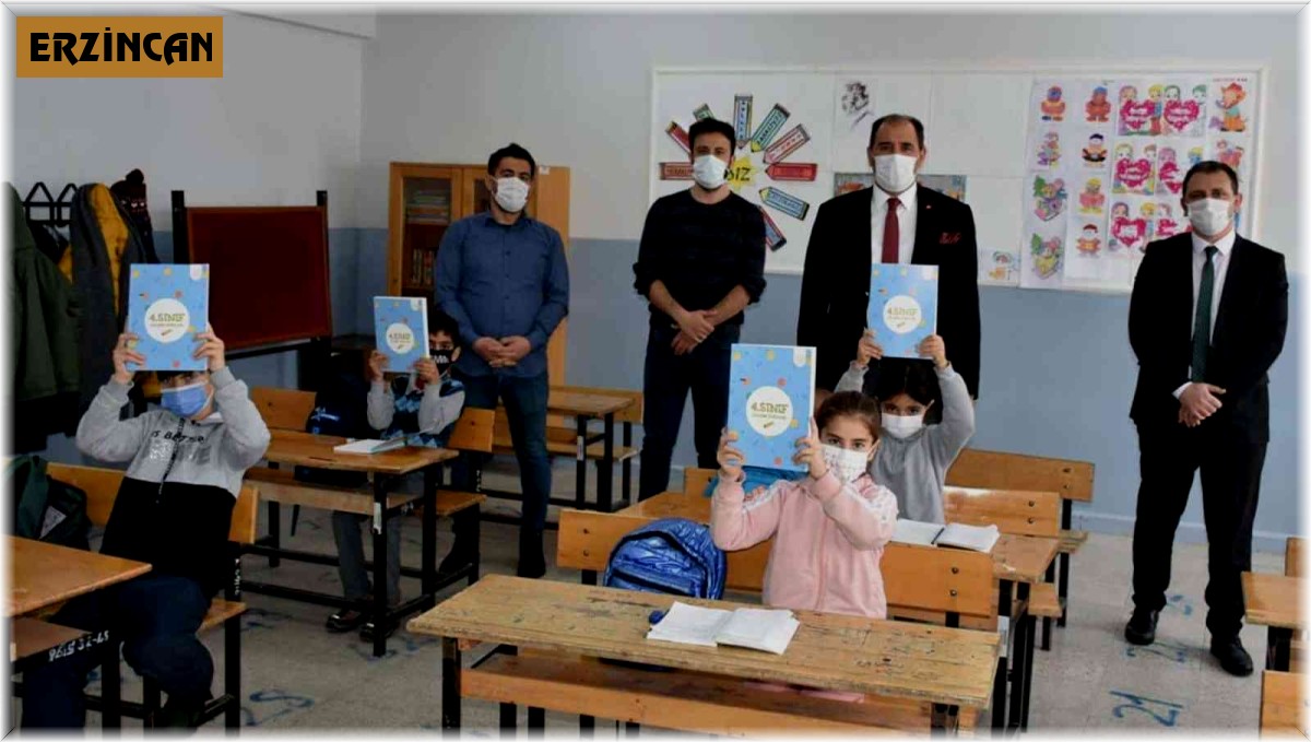 Yardımcı kaynak kitaplar öğrencilere ulaştırıldı