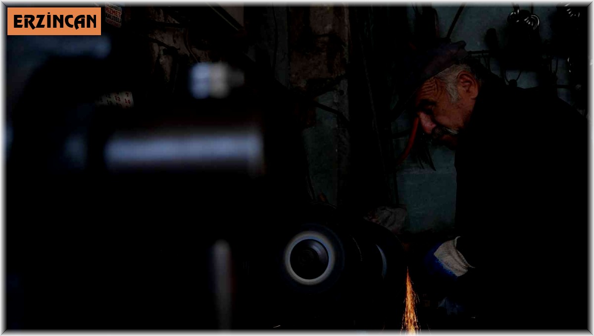 Yarım asırdır demir dövüyor