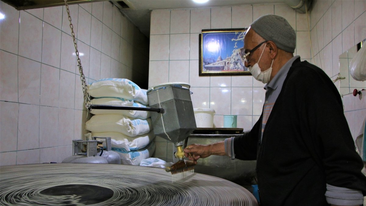 Yarım asırdır kadayıf yapıyor