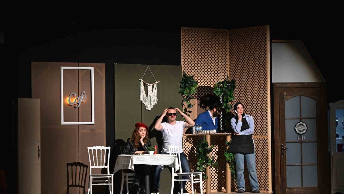 "Yarınlara geç kalmadan" ayakta alkışlandı