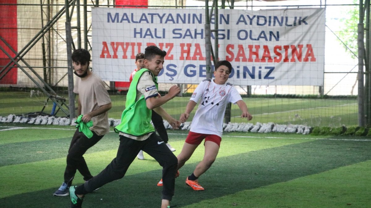 Yasak kalktı, halı sahalarda yoğunluk başladı
