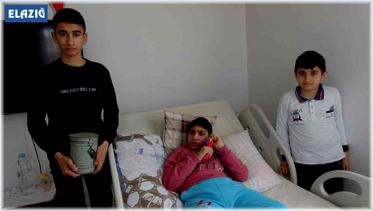 Yaşları küçük ama gönülleri büyük, kumbaralarını depremzedeler için bağışladılar