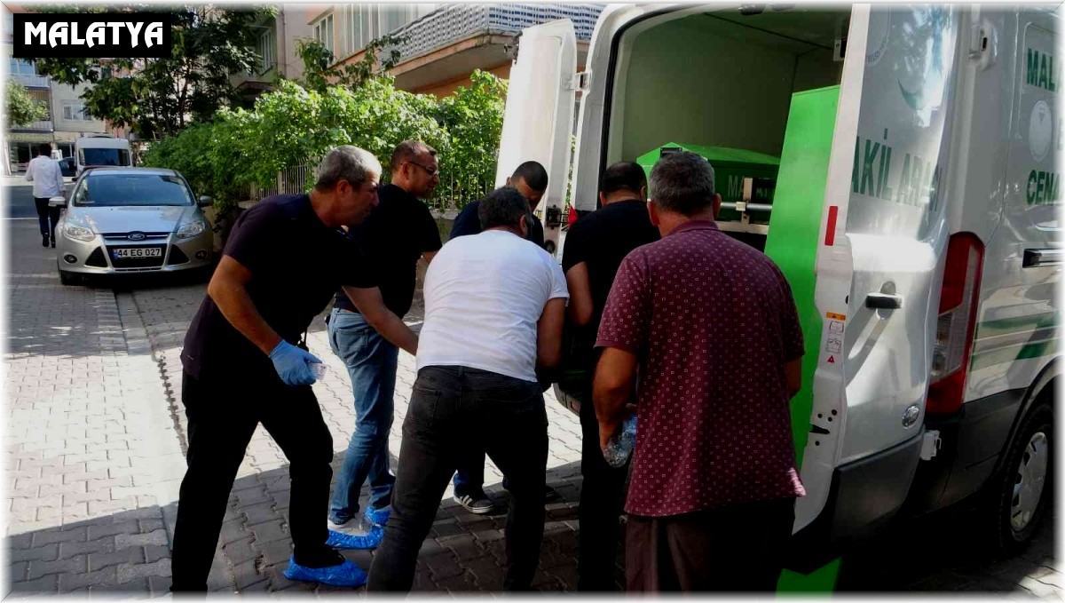 Yaşlı adam evinde ölü bulundu