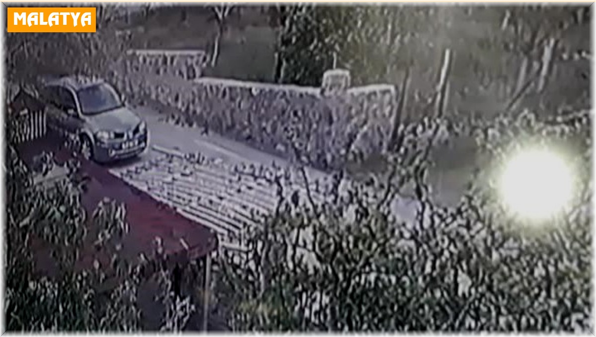 Yaşlı kadının 10 bin TL'sinin çalan bohçacı hırsızlar kayıplara karıştı