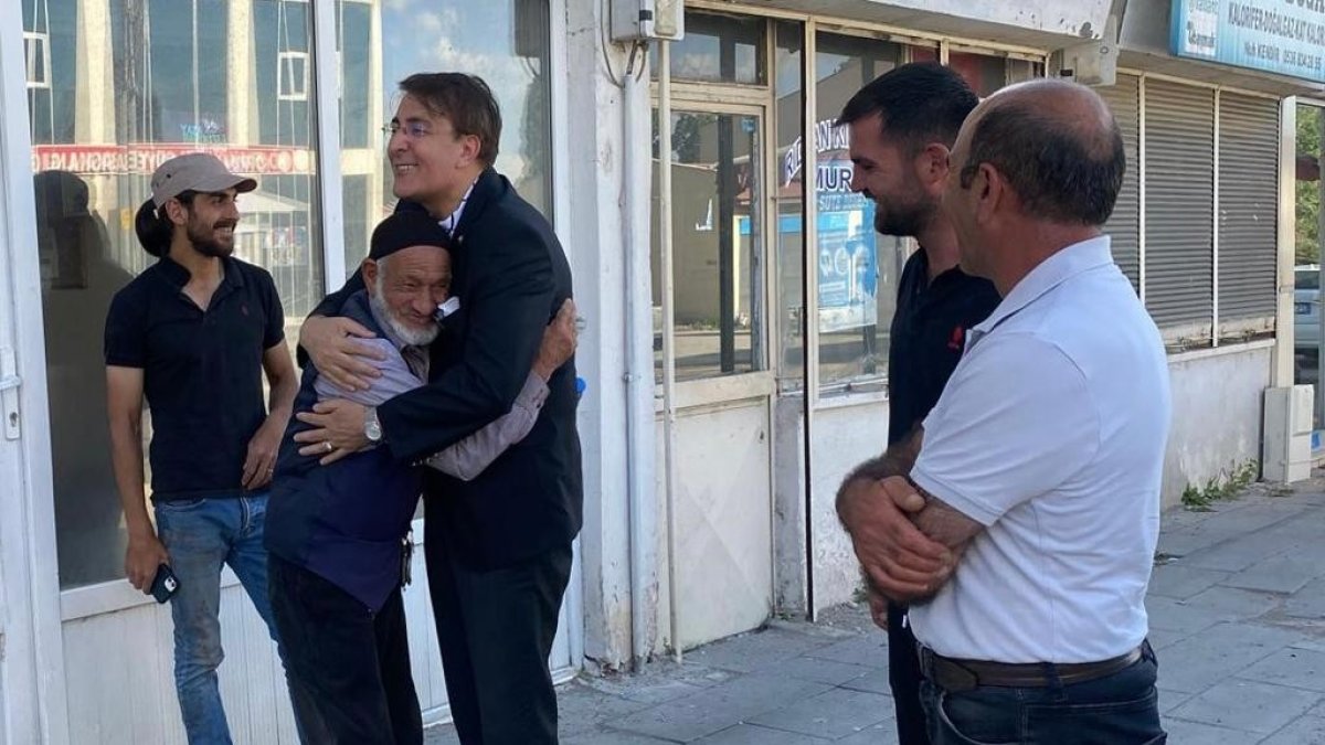 Yaşlı vatandaşın Erdoğan sevgisi: 'Ben onu bunu bilmem, oyum Tayyip'in'