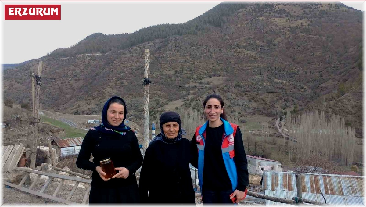 Yaşlılara bal dağıtıldı