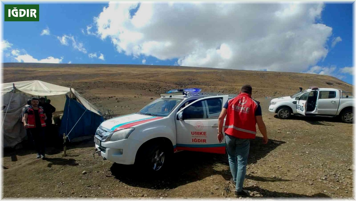 Yaylada rahatsızlanan yaşlı kadın 4 saatlik çalışmayla hastaneye kaldırıldı