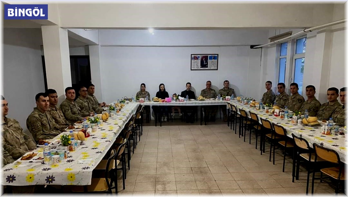 Yayladere Kaymakamı İrdelp, askerler ile iftar açtı