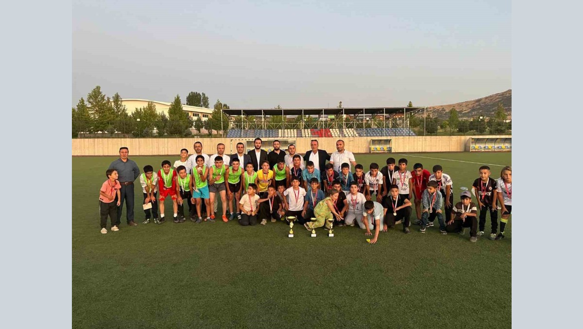 Yaz Kur'an kursu öğrencileri futbol turnuvasında buluştu