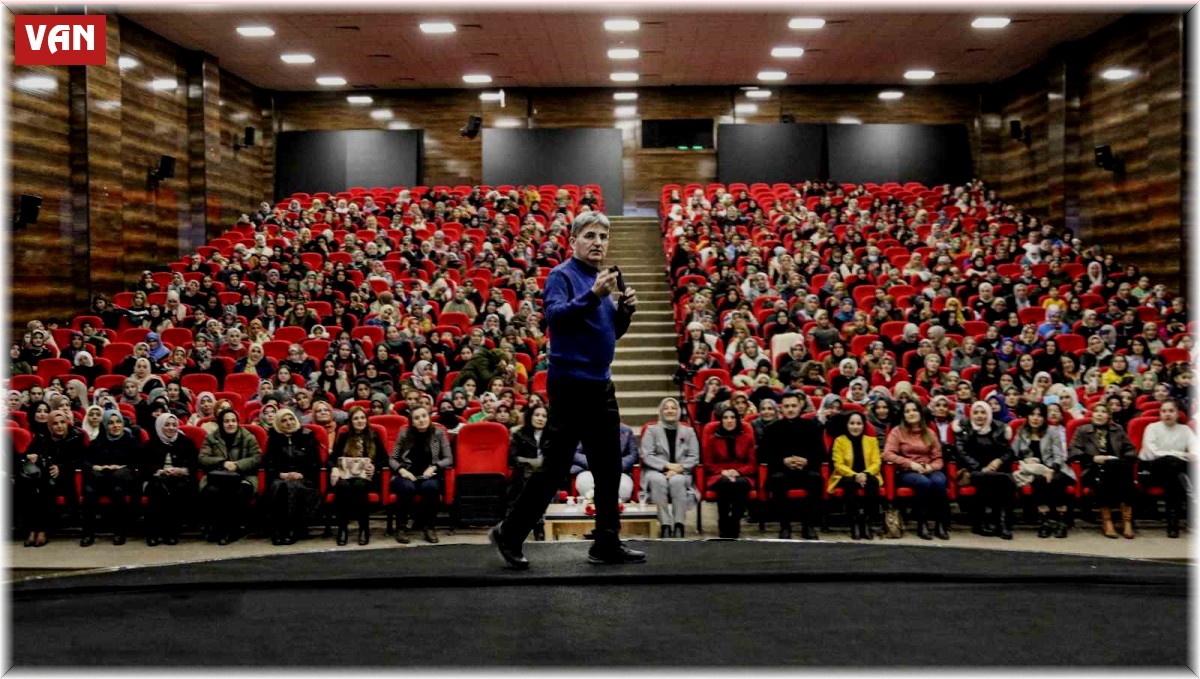 Yazar Canten Kaya Van'da söyleşi gerçekleştirdi