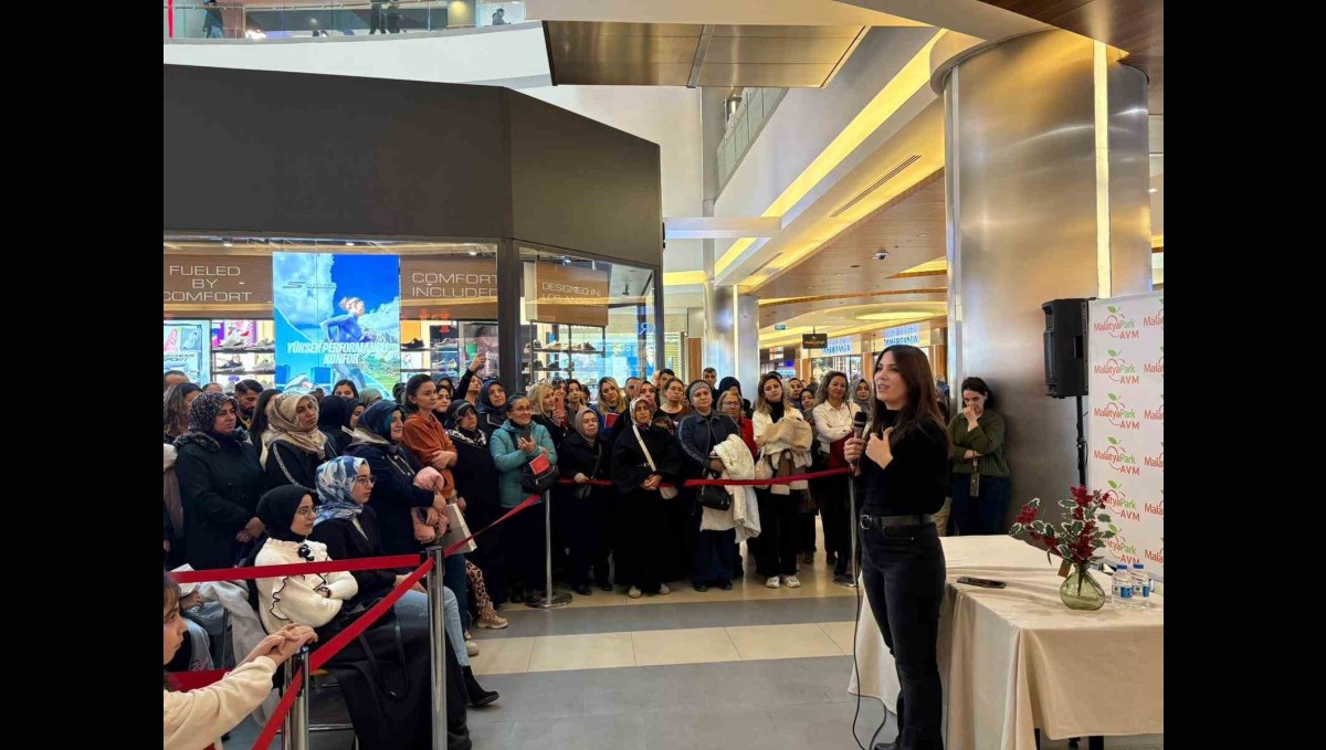 Yazar Dilek Cesur MalatyaPark'ta okurlarıyla buluştu