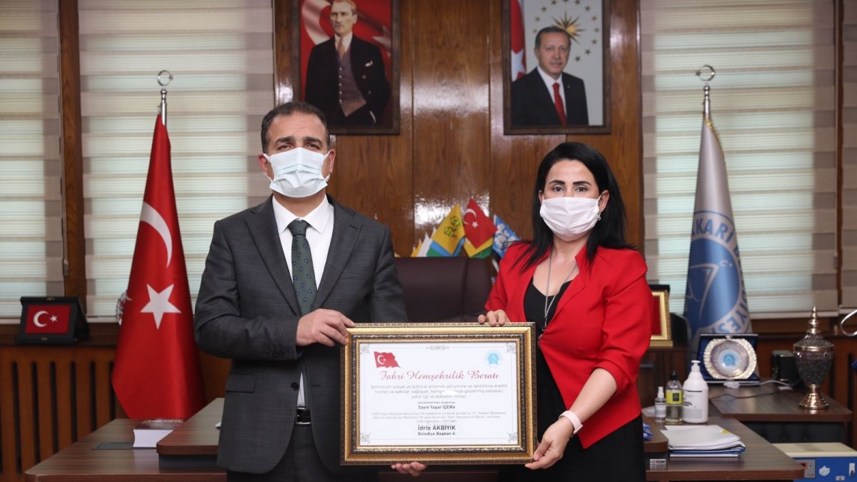 Yazar İçen'e 'fahri hemşehrilik beratı' verildi