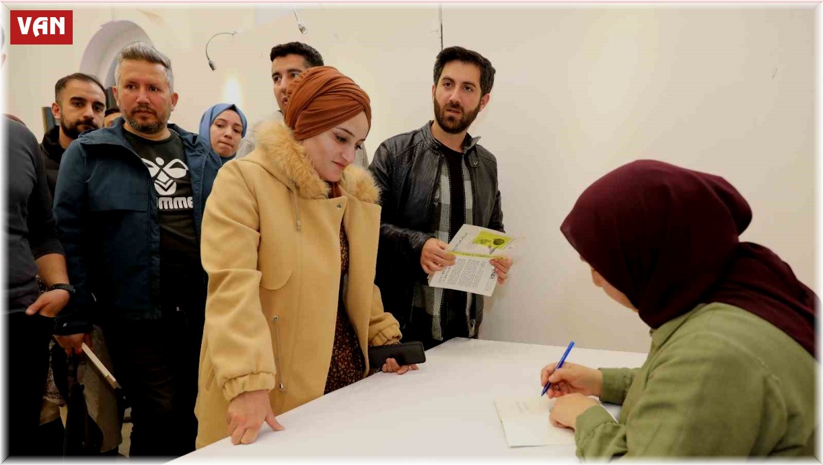 Yazar Yıldız Ramazanoğlu sevenleriyle buluştu