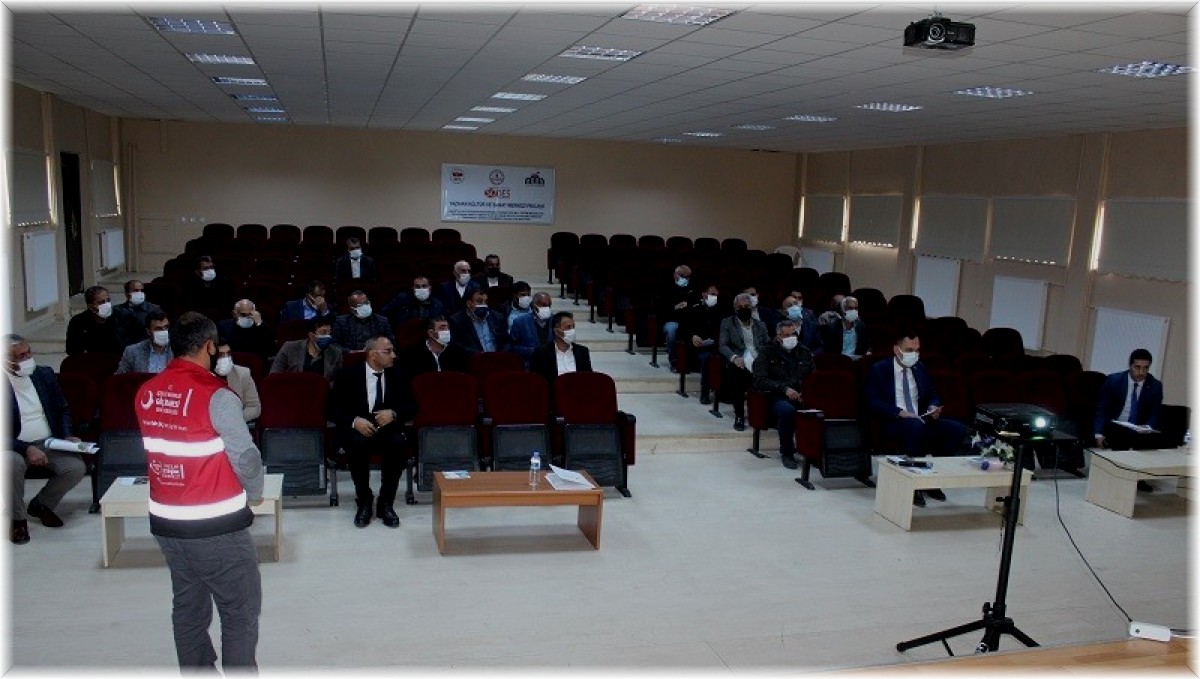 Yazıhan'da muhtarlarla toplantı