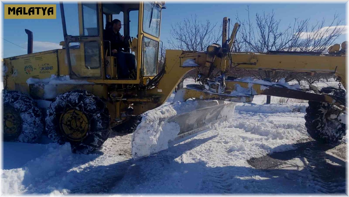 Yazıhan' da yol açma çalışmaları sürüyor