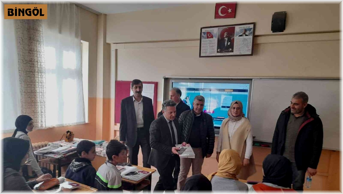Yazıkonak Belediye başkanı, Bingöl'deki öğrencilere kitap dağıttı