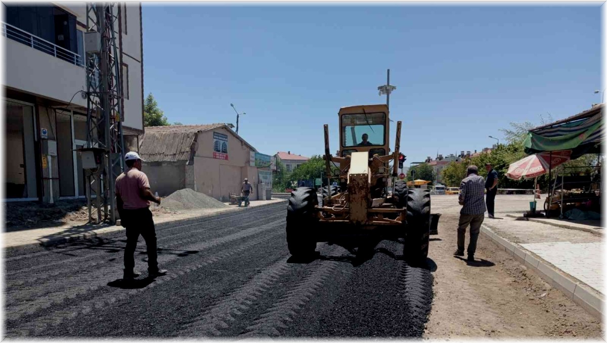 Yazıkonak'ta altyapı ve asfalt çalışması hız kesmeden devam ediyor
