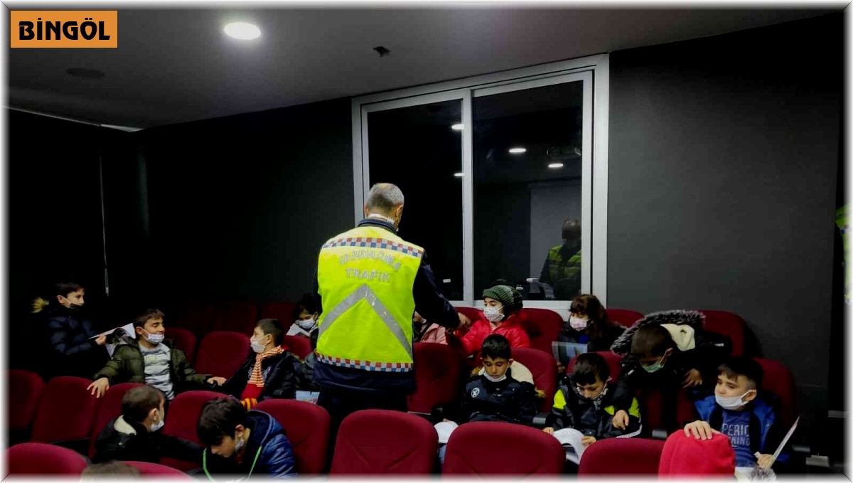 Yedisu'da öğrencilere trafik eğitimi verildi