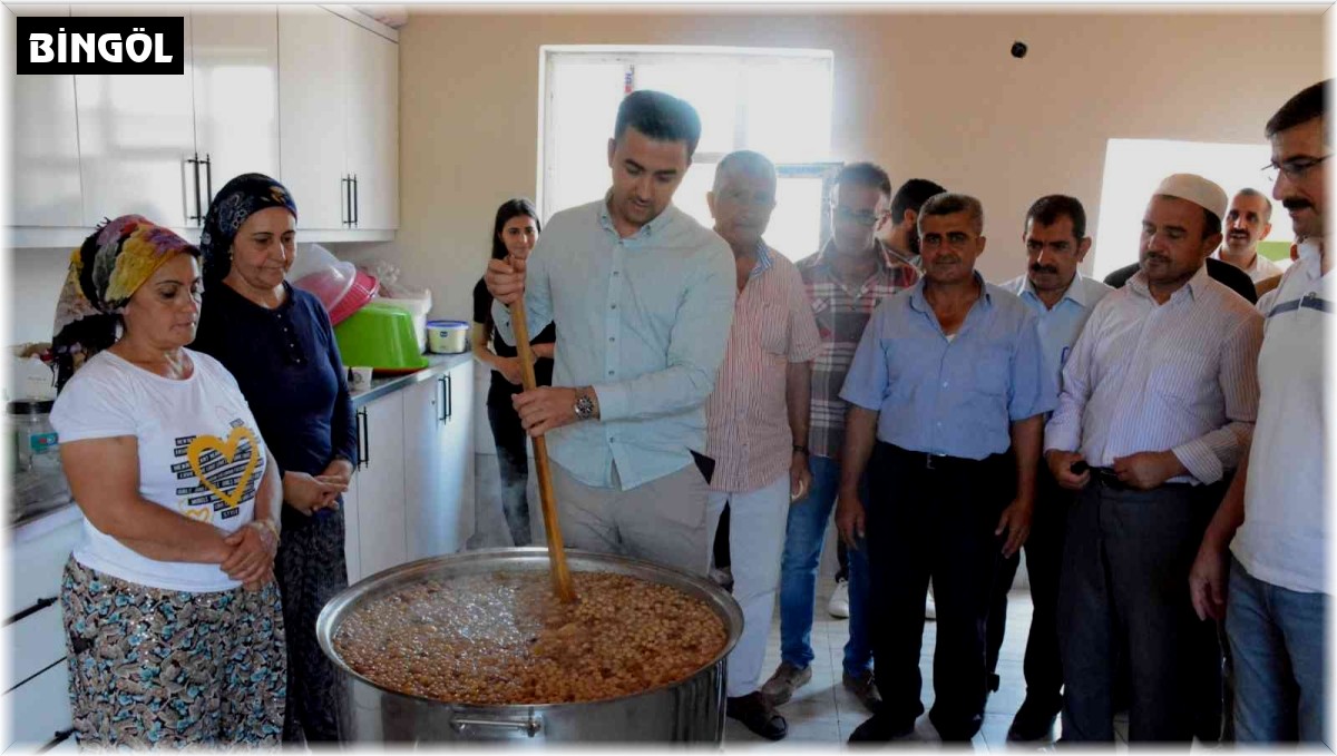 Yedisu Kaymakamı Kaya, aşure günü etkinliğine katıldı