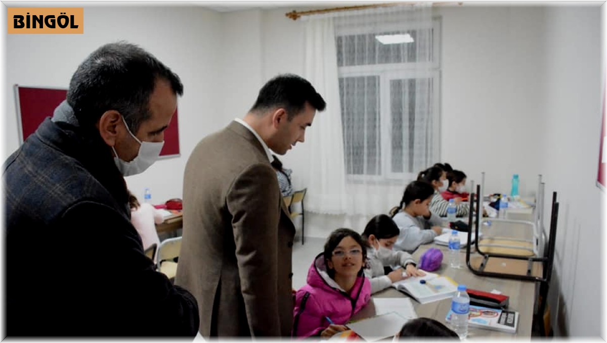 Yedisu Kaymakamı Kaya, öğrencilerle vakit geçirdi