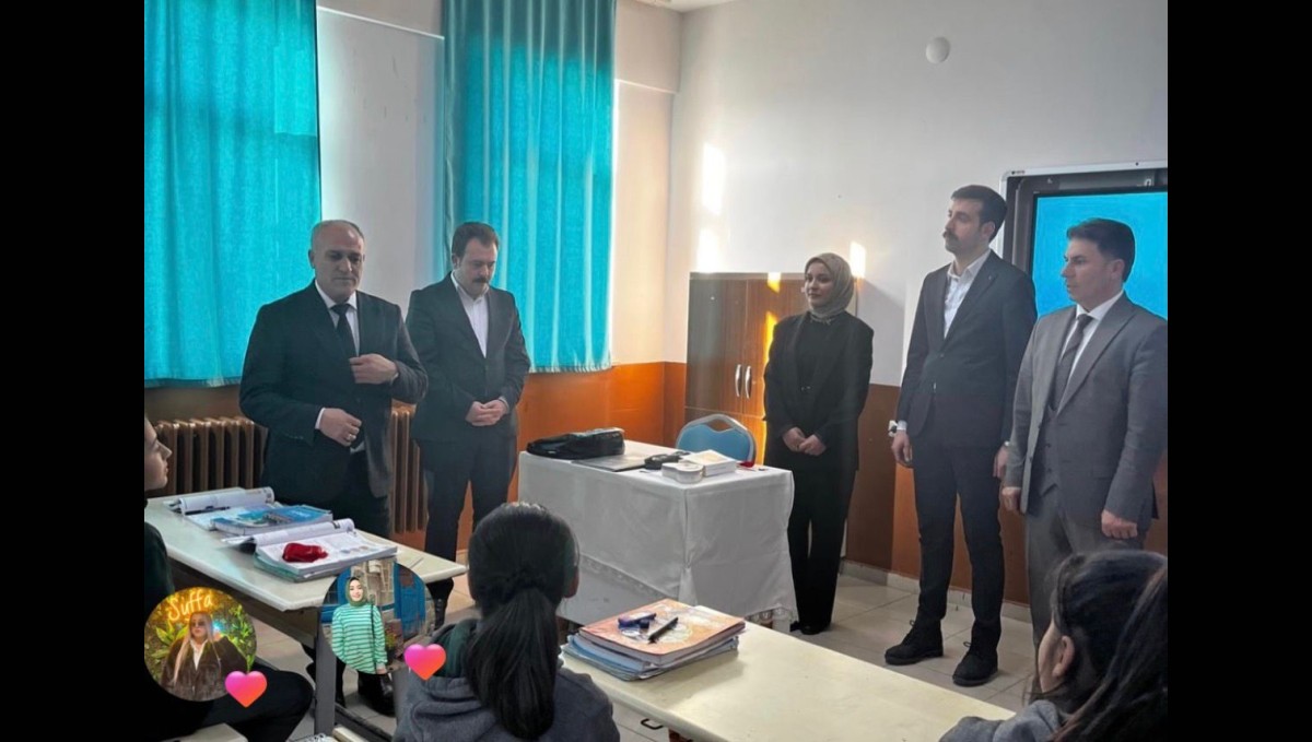 Yeni akıllı tahtalar incelendi: Diyadin İmam Hatip Ortaokulu'na Eğitim Ziyareti