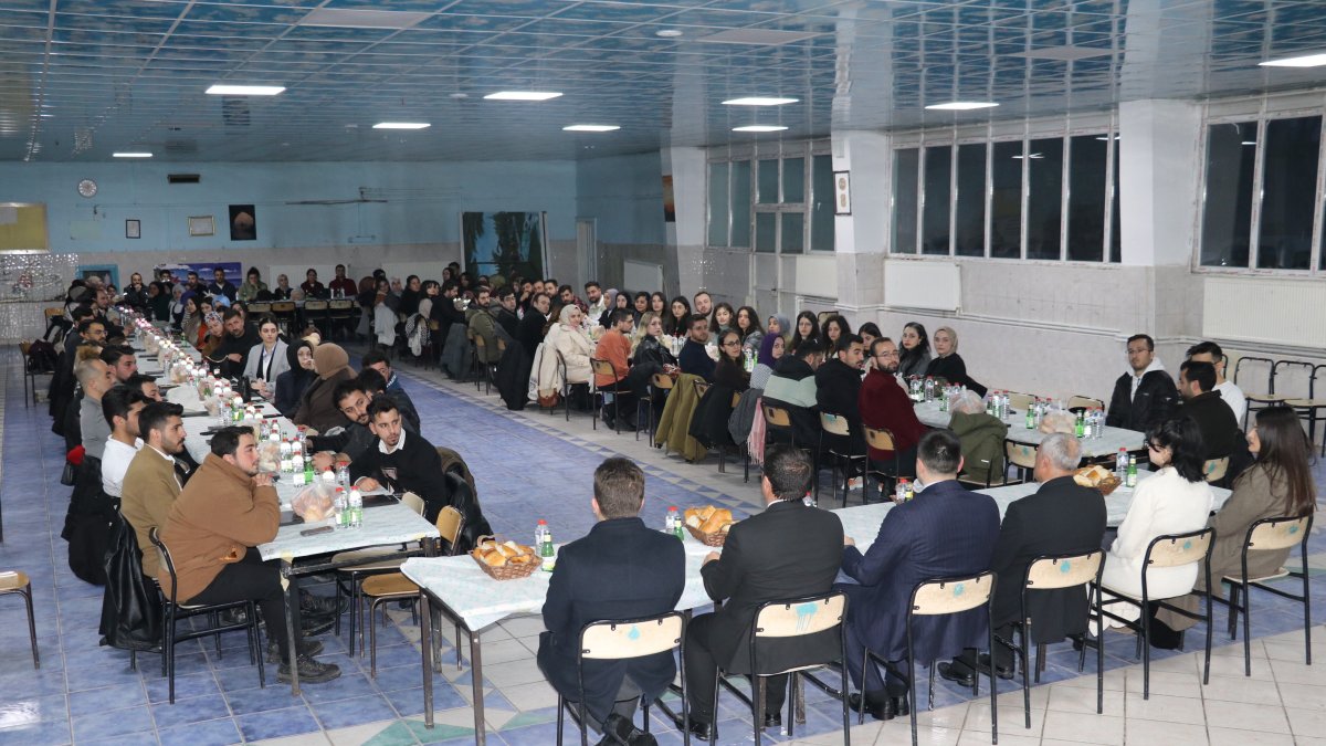 Yeni atanan öğretmenler yemekte buluştu