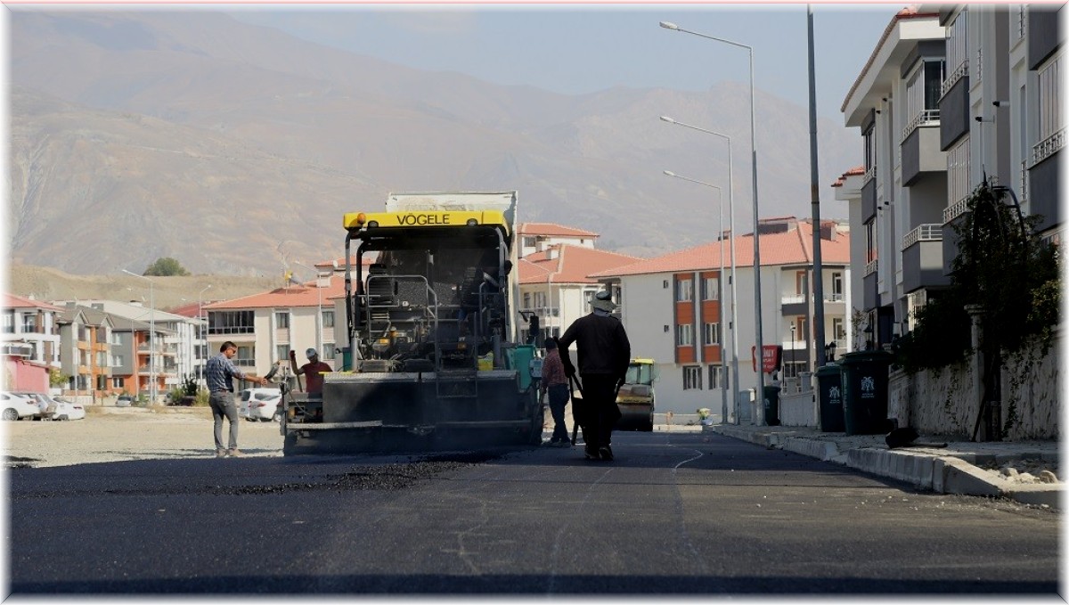 Yeni imar yolları asfaltlanıyor